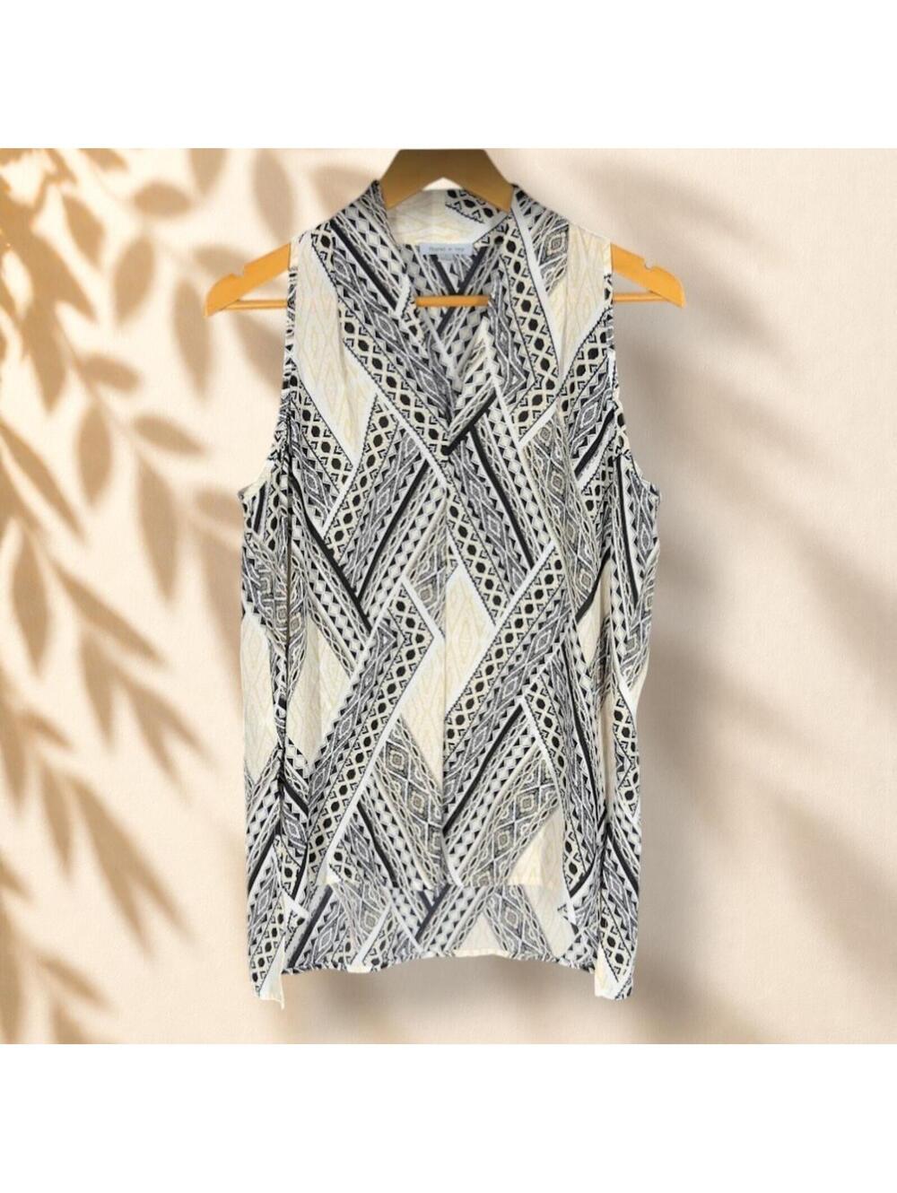 Floral & Ivy Blouse Women S Small Beige Geometric V-Neck Sleeveless Wide Strap
